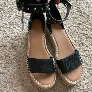 Universal Thread Sandals NWT, Size 8